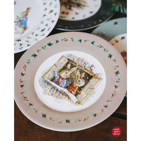 Talerz fi 20 cm Peter Rabbit Christmas Window | Petit Jour Paris®